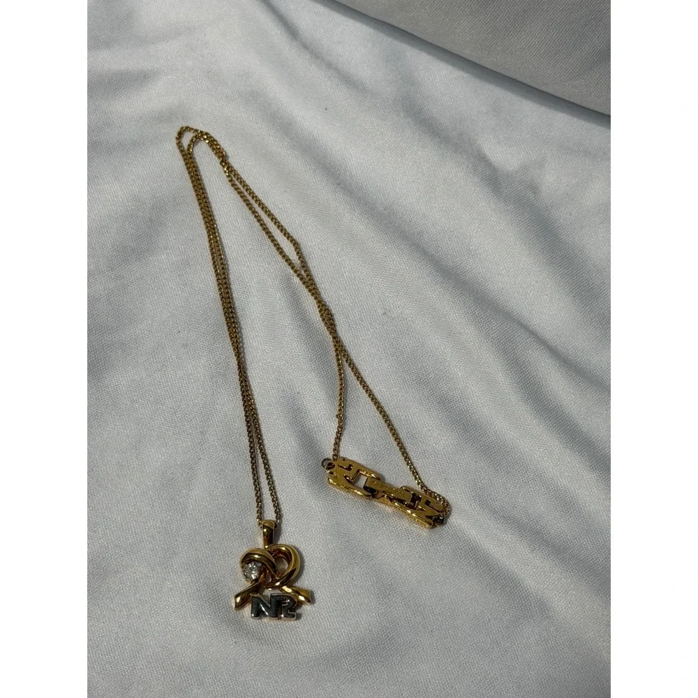 Nina Ricci Necklace Womens OS‎ Gold NR Logo Rhinestone Ribbon Pendant Vintage